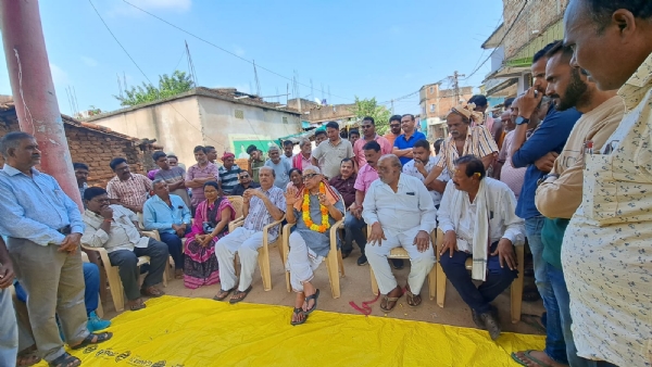 ଦେଓଗାଁ ଅଶାନ୍ତ ଘଟଣା ଶାନ୍ତି ପାଇଁ ଲୋକଙ୍କ ସହ ଆଲୋଚନା କଲେ ନରସିଂହ ଦେଓଗାଁ ପୋଲିସ ପ୍ରତି ଲୋକଙ୍କ ବିଶ୍ୱାସ ରହୁନାହିଁ ଉଚ୍ଚ ପଦସ୍ଥ ଅଧିକାରୀ ଆସି ଉଚିତ ତଦନ୍ତ କରନ୍ତୁ-ନରସିଂହ ଦେଓଗାଁ ଅଶାନ୍ତ ଘଟଣା ଶାନ୍ତି ପାଇଁ ଲୋକଙ୍କ ସହ ଆଲୋଚନା କଲେ ନରସିଂହ ଦେଓଗାଁ ପୋଲିସ ପ୍ରତି ଲୋକଙ୍କ ବିଶ୍ୱାସ ରହୁନାହିଁ ଉଚ୍ଚ ପଦସ୍ଥ ଅଧିକାରୀ ଆସି ଉଚିତ ତଦନ୍ତ କରନ୍ତୁ-ନରସିଂହ