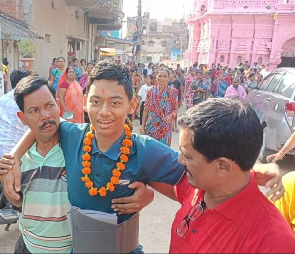 ଓପନ ହାର୍ଟ ସର୍ଜରୀ ପରେ ସୁସ୍ଥ ହୋଇ ଘରକୁ ଫେରିଲା ହର୍ଷବର୍ଦ୍ଧନ : ସ୍ଵାଗତ କଲେ ପରିବାର ସହ ଜିଲ୍ଲାପାଳ ଓ ଶହ ଶହ ଶୁଭେଛୁ ଓପନ ହାର୍ଟ ସର୍ଜରୀ ପରେ ସୁସ୍ଥ ହୋଇ ଘରକୁ ଫେରିଲା ହର୍ଷବର୍ଦ୍ଧନ : ସ୍ଵାଗତ କଲେ ପରିବାର ସହ ଜିଲ୍ଲାପାଳ ଓ ଶହ ଶହ ଶୁଭେଛୁ