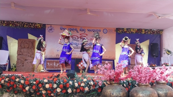 ଜିଲ୍ଲା ସ୍ତରୀୟ ଶିଶୁ ମହୋତ୍ସବ ସୁରଭି ଉଦଯାପିତ ସାଂସ୍କୃତିକ କାର୍ଯ୍ୟକ୍ରମରେ ପ୍ରଥମ ସ୍ଥାନ ଅଧିକାର କଲେ ଲୋଇସିଂହା ବ୍ଲକ ଜିଲ୍ଲା ସ୍ତରୀୟ ଶିଶୁ ମହୋତ୍ସବ ସୁରଭି ଉଦଯାପିତ ସାଂସ୍କୃତିକ କାର୍ଯ୍ୟକ୍ରମରେ ପ୍ରଥମ ସ୍ଥାନ ଅଧିକାର କଲେ ଲୋଇସିଂହା ବ୍ଲକ