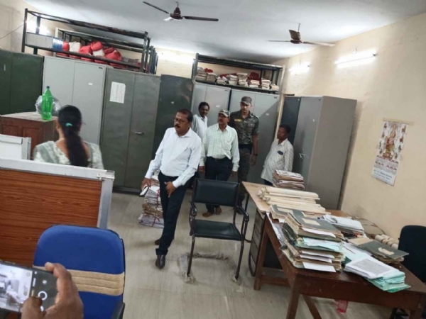 ଜିଲ୍ଲାପାଳଙ୍କ ହଠାତ୍ ବିନିକା ତହସିଲ ପରିଦର୍ଶନ;କନିଷ୍ଠ ସହାୟକ ନିଲମ୍ବନ ଜିଲ୍ଲାପାଳଙ୍କ ହଠାତ୍ ବିନିକା ତହସିଲ ପରିଦର୍ଶନ;କନିଷ୍ଠ ସହାୟକ ନିଲମ୍ବନ