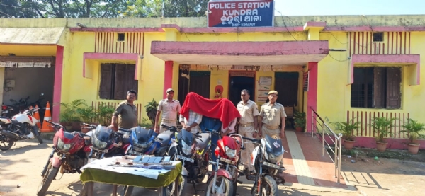 ଖଟଲାପଦର ବ୍ରିଜ ନିକଟରେ ଟଙ୍କା ଲୁଟ୍ ଘଟଣାରେ ୩ ଅଭିଯୁକ୍ତଙ୍କୁ ଗିରଫ ଖଟଲାପଦର ବ୍ରିଜ ନିକଟରେ ଟଙ୍କା ଲୁଟ୍ ଘଟଣାରେ ୩ ଅଭିଯୁକ୍ତଙ୍କୁ ଗିରଫ