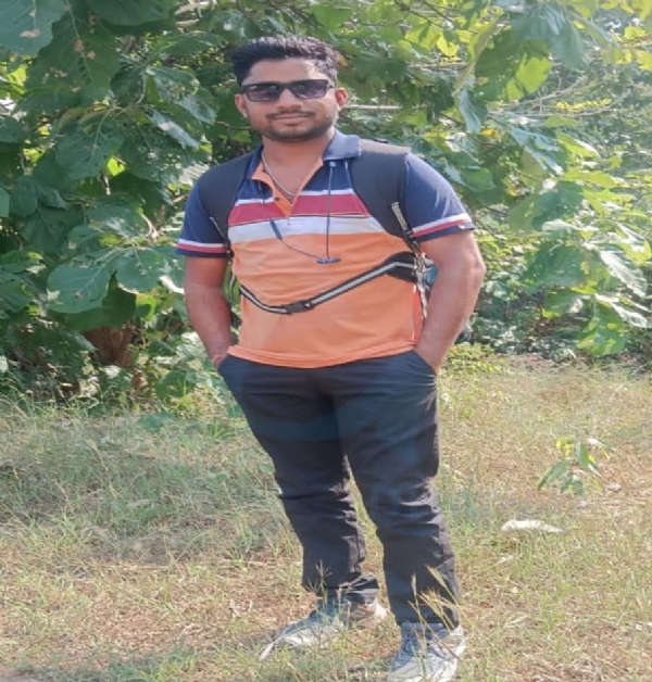 ବନ୍ଦ ଘରୁ ମିଳିଲା ଇଲେଟ୍ରିସିଆନଙ୍କ ଝୁଲନ୍ତା ମୃତଦେହ ବନ୍ଦ ଘରୁ ମିଳିଲା ଇଲେଟ୍ରିସିଆନଙ୍କ ଝୁଲନ୍ତା ମୃତଦେହ