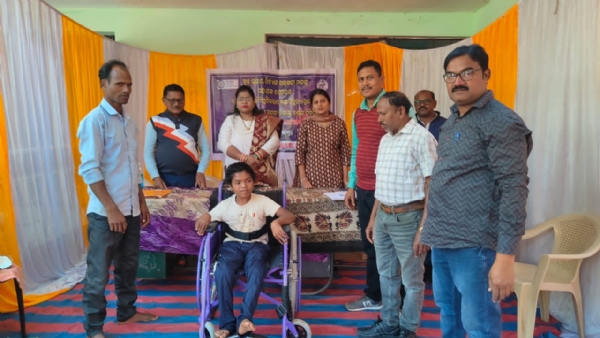 *ଦିବ୍ଯାଙ୍ଗ ଛାତ୍ରଛାତ୍ରୀମାନଙ୍କୁ ସହାୟକ ଉପକରଣ ବଣ୍ଟନ* *ଦିବ୍ଯାଙ୍ଗ ଛାତ୍ରଛାତ୍ରୀମାନଙ୍କୁ ସହାୟକ ଉପକରଣ ବଣ୍ଟନ*