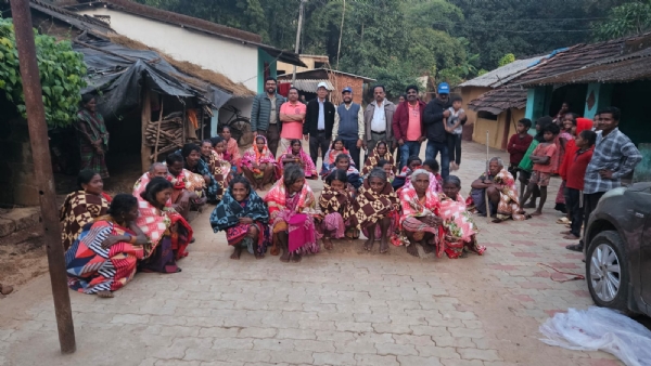 ରୋଟାରୀ ବ୍ଲକ ଜୟପୁର ପ୍ରାଇଡ ତରଫରୁ ଶୀତ ପାଇ କମ୍ବଳ ପ୍ରଦାନ ରୋଟାରୀ ବ୍ଲକ ଜୟପୁର ପ୍ରାଇଡ ତରଫରୁ ଶୀତ ପାଇ କମ୍ବଳ ପ୍ରଦାନ