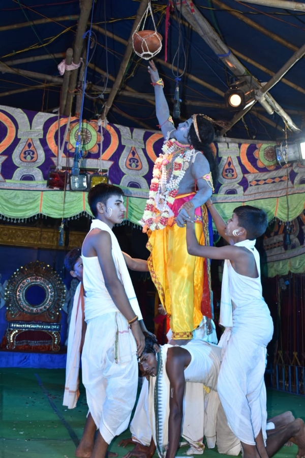 ବୌଦ୍ଧର ପ୍ରସିଦ୍ଧ ଆଧ୍ୟାତ୍ମିକ ଧନୁଯାତ୍ରା, ମଞ୍ଚସ୍ଥ ହେଲା ନାଟକ ବଂଶୀ ବିଳପିଲା ଯମୁନା ତଟେ୧ ବୌଦ୍ଧର ପ୍ରସିଦ୍ଧ ଆଧ୍ୟାତ୍ମିକ ଧନୁଯାତ୍ରା, ମଞ୍ଚସ୍ଥ ହେଲା ନାଟକ ବଂଶୀ ବିଳପିଲା ଯମୁନା ତଟେ୧