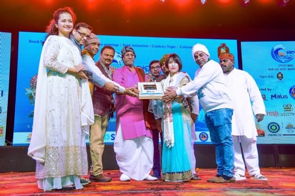 ମହୋଦଧି କୂଳରେ ମହାକୁମ୍ଭ-ମହୋଦଧି ଦିବସ ୨୦୨୫ ଉଦଯାପିତ : ଜାପାନର ଆକିଏ ଦୋଇଙ୍କୁ ମହୋଦଧୂ ସମ୍ମାନ ଓ ଜ୍ୟୋତିରାଦିତ୍ୟ ମହାପାତ୍ରଙ୍କୁ ମହୋଦଧି କଳା ମେଳା ସମ୍ମାନ ମହୋଦଧି କୂଳରେ ମହାକୁମ୍ଭ-ମହୋଦଧି ଦିବସ ୨୦୨୫ ଉଦଯାପିତ : ଜାପାନର ଆକିଏ ଦୋଇଙ୍କୁ ମହୋଦଧୂ ସମ୍ମାନ ଓ ଜ୍ୟୋତିରାଦିତ୍ୟ ମହାପାତ୍ରଙ୍କୁ ମହୋଦଧି କଳା ମେଳା ସମ୍ମାନ