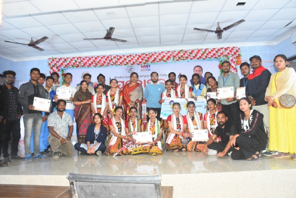 ଟାଉନ ବାଳିକା ଉଚ୍ଚ ବିଦ୍ୟାଳୟ ଓ ଜିଲ୍ଲା ସଂସ୍କୃତି ଭବନ ପରିସର ଠାରେ ଜିଲ୍ଲାସ୍ତରୀୟ ଯୁବୋତ୍ସବ ନିମନ୍ତେ ବିଭିନ୍ନ ପ୍ରତିଯୋଗିତା ଗୁଅନୁଷ୍ଠିତ ଟାଉନ ବାଳିକା ଉଚ୍ଚ ବିଦ୍ୟାଳୟ ଓ ଜିଲ୍ଲା ସଂସ୍କୃତି ଭବନ ପରିସର ଠାରେ ଜିଲ୍ଲାସ୍ତରୀୟ ଯୁବୋତ୍ସବ ନିମନ୍ତେ ବିଭିନ୍ନ ପ୍ରତିଯୋଗିତା ଗୁଅନୁଷ୍ଠିତ