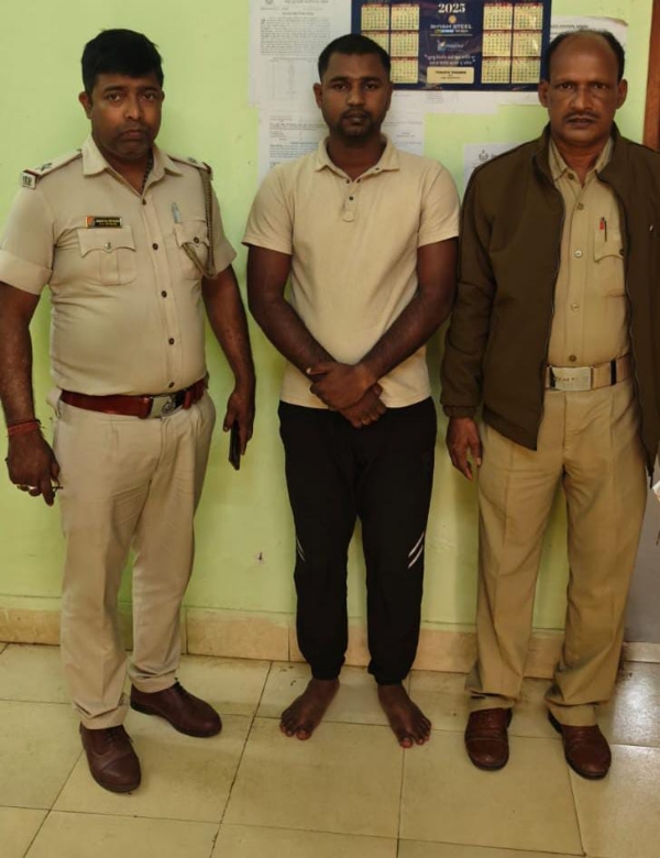 ନାବାଳିକା କଲେଜ ଛାତ୍ରୀଙ୍କୁ ଅସଦାଚରଣ ଉଦ୍ୟମ ଓ ମାରିଦେବାକୁ ଧମକ କଲେଜ ୱାଚ ମ୍ୟାନ ଗିରଫ ନାବାଳିକା କଲେଜ ଛାତ୍ରୀଙ୍କୁ ଅସଦାଚରଣ ଉଦ୍ୟମ ଓ ମାରିଦେବାକୁ ଧମକ କଲେଜ ୱାଚ ମ୍ୟାନ ଗିରଫ