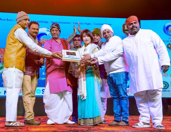 ମହୋଦଧି କୂଳରେ ମହାକୁମ୍ଭ-ମହୋଦଧି ଦିବସ ୨୦୨୫ ଉଦଯାପିତ : ଜାପାନର ଆକିଏ ଦୋଇଙ୍କୁ ମହୋଦଧୂ ସମ୍ମାନ ଓ ଜ୍ୟୋତିରାଦିତ୍ୟ ମହାପାତ୍ରଙ୍କୁ ମହୋଦଧି କଳା ମେଳା ସମ୍ମାନ ମହୋଦଧି କୂଳରେ ମହାକୁମ୍ଭ-ମହୋଦଧି ଦିବସ ୨୦୨୫ ଉଦଯାପିତ : ଜାପାନର ଆକିଏ ଦୋଇଙ୍କୁ ମହୋଦଧୂ ସମ୍ମାନ ଓ ଜ୍ୟୋତିରାଦିତ୍ୟ ମହାପାତ୍ରଙ୍କୁ ମହୋଦଧି କଳା ମେଳା ସମ୍ମାନ