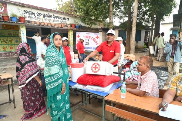 ଓଡିଶା ରେଡକ୍ରସ ଶାଖା ପକ୍ଷରୁ ଏମଭି ୨୬ ପୀଡ଼ିତଙ୍କୁ ରିଲିଫ୍ ସାମଗ୍ରୀ ବଣ୍ଟନ ଓଡିଶା ରେଡକ୍ରସ ଶାଖା ପକ୍ଷରୁ ଏମଭି ୨୬ ପୀଡ଼ିତଙ୍କୁ ରିଲିଫ୍ ସାମଗ୍ରୀ ବଣ୍ଟନ