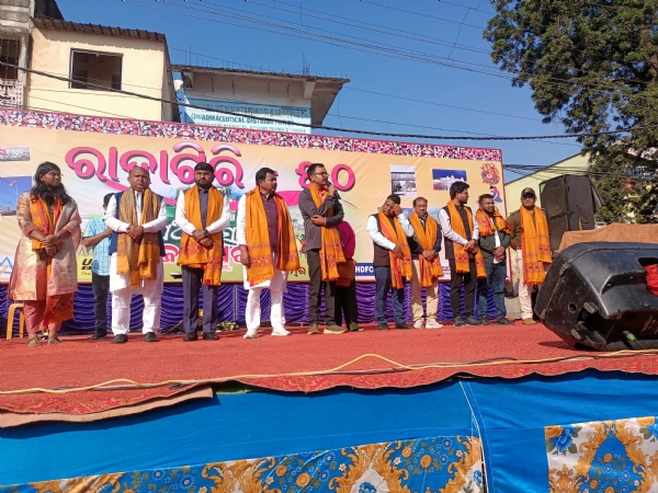 ରାହାଗିରି ରେ କଣ୍ଠଶିଳ୍ପୀଙ୍କ ଗୀତରେ ଝୁମିଲେ ଦର୍ଶକ ରାହାଗିରି ରେ କଣ୍ଠଶିଳ୍ପୀଙ୍କ ଗୀତରେ ଝୁମିଲେ ଦର୍ଶକ