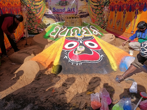 ରାହାଗିରି ରେ କଣ୍ଠଶିଳ୍ପୀଙ୍କ ଗୀତରେ ଝୁମିଲେ ଦର୍ଶକ ରାହାଗିରି ରେ କଣ୍ଠଶିଳ୍ପୀଙ୍କ ଗୀତରେ ଝୁମିଲେ ଦର୍ଶକ