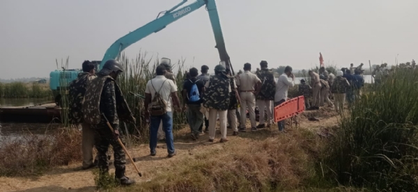 କେନାଲ ଖୋଳାକୁ ନେଇ ଗ୍ରାମବାସୀ ଓ ପୋଲିସ ମୁହାଁମୁହିଁ ୨ ଗୁରୁତର ଓ ୭୦ ଜଣ ଅଟକ କେନାଲ ଖୋଳାକୁ ନେଇ ଗ୍ରାମବାସୀ ଓ ପୋଲିସ ମୁହାଁମୁହିଁ ୨ ଗୁରୁତର ଓ ୭୦ ଜଣ ଅଟକ