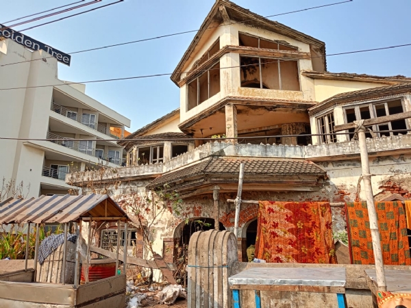 ସରକାର ଦଖଲକୁ ନେଇଥିବା ସି ଫେସିଙ୍ଗ ଘର ଏବେ ପରିତ୍ୟକ୍ତ ଅବସ୍ଥାରେ ସରକାର ଦଖଲକୁ ନେଇଥିବା ସି ଫେସିଙ୍ଗ ଘର ଏବେ ପରିତ୍ୟକ୍ତ ଅବସ୍ଥାରେ