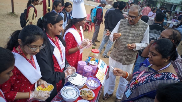 ସ୍ୱଦେଶୀ ସଂକଳ୍ପ ସହ ପାରମ୍ପରିକ ବିଭିନ୍ନ ରାଜ୍ୟର ଭାରତୀୟ ଖାଦ୍ୟମେଳା ଅନୁଷ୍ଠିତ :