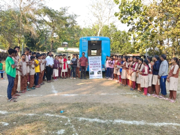 ପଞ୍ଚାୟତ ଉଚ୍ଚ ବିଦ୍ୟାଳୟ ବନ୍ଧପଡ଼ା ପରିସରରେ ଭ୍ରାମ୍ୟମାଣ ବିଜ୍ଞାନ ପ୍ରଦର୍ଶିନୀ ଉଦଯାପିତ ପଞ୍ଚାୟତ ଉଚ୍ଚ ବିଦ୍ୟାଳୟ ବନ୍ଧପଡ଼ା ପରିସରରେ ଭ୍ରାମ୍ୟମାଣ ବିଜ୍ଞାନ ପ୍ରଦର୍ଶିନୀ ଉଦଯାପିତ