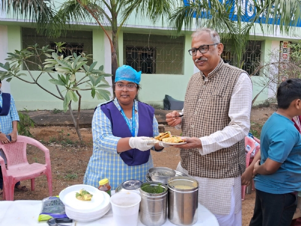 ସ୍ୱଦେଶୀ ସଂକଳ୍ପ ସହ ପାରମ୍ପରିକ ବିଭିନ୍ନ ରାଜ୍ୟର ଭାରତୀୟ ଖାଦ୍ୟମେଳା ଅନୁଷ୍ଠିତ :