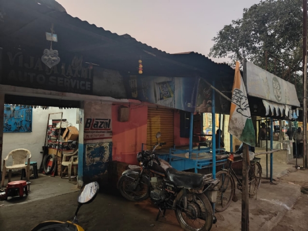 ସେକେଣ୍ଡ ଡେଲି ଷ୍ଟଲ ମାଲିକ ଅସନ୍ତୁଷ୍ଟ ସେକେଣ୍ଡ ଡେଲି ଷ୍ଟଲ ମାଲିକ ଅସନ୍ତୁଷ୍ଟ