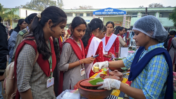 ସ୍ୱଦେଶୀ ସଂକଳ୍ପ ସହ ପାରମ୍ପରିକ ବିଭିନ୍ନ ରାଜ୍ୟର ଭାରତୀୟ ଖାଦ୍ୟମେଳା ଅନୁଷ୍ଠିତ :