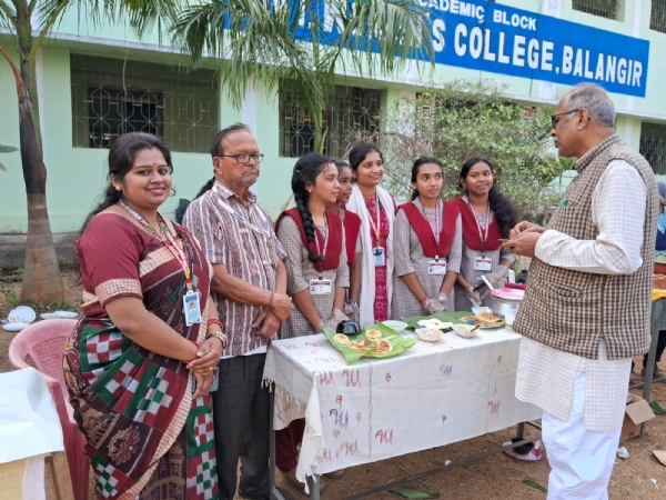 ସ୍ୱଦେଶୀ ସଂକଳ୍ପ ସହ ପାରମ୍ପରିକ ବିଭିନ୍ନ ରାଜ୍ୟର ଭାରତୀୟ ଖାଦ୍ୟମେଳା ଅନୁଷ୍ଠିତ :