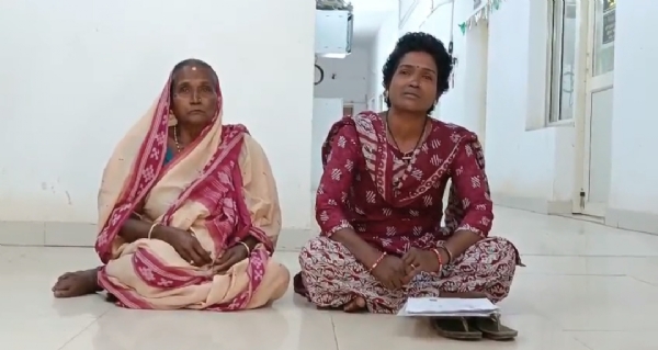 ଟାଟା ପାଵାରର ମନମାନି ବିରୋଧରେ କର୍କଟ ମହିଳାଙ୍କ ଆତ୍ମହତ୍ୟା ଉଦ୍ୟମ ଟାଟା ପାଵାରର ମନମାନି ବିରୋଧରେ କର୍କଟ ମହିଳାଙ୍କ ଆତ୍ମହତ୍ୟା ଉଦ୍ୟମ