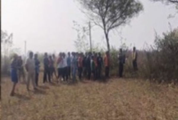 ଗଛରେ ଝୁଲୁଛି ଯୁବକ ଙ୍କ ମୃତ ଦେହ, ପରିବାର ଲୋକ ହତ୍ୟା ଅଭିଯୋଗ ଆଣିଲେ ଗଛରେ ଝୁଲୁଛି ଯୁବକ ଙ୍କ ମୃତ ଦେହ, ପରିବାର ଲୋକ ହତ୍ୟା ଅଭିଯୋଗ ଆଣିଲେ