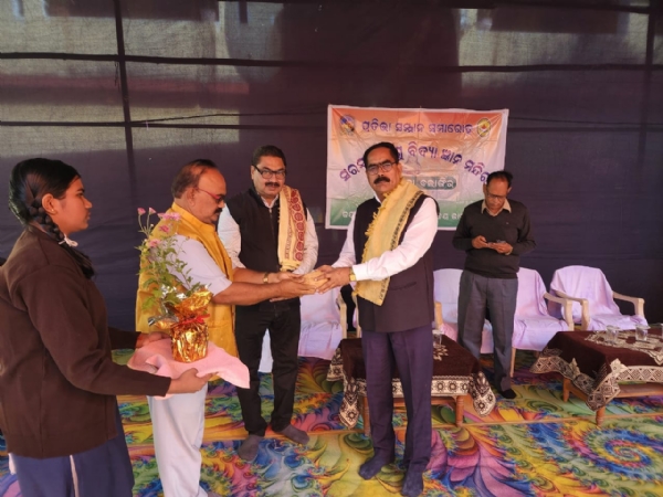 କଦମପଡା ଶିଶୁ ମନ୍ଦିରରେ “ପ୍ରତିଭା ସମ୍ମାନ” ସମାରୋହ କଦମପଡା ଶିଶୁ ମନ୍ଦିରରେ “ପ୍ରତିଭା ସମ୍ମାନ” ସମାରୋହ