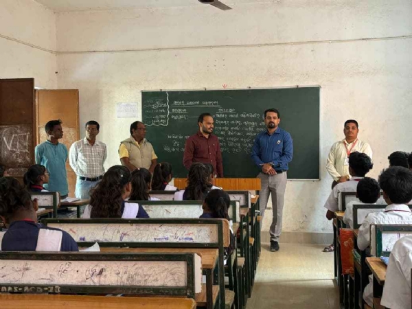 ଅସୁରମୁଣ୍ଡା ଆଦିବାସୀ ହଷ୍ଟେଲ କୁ ଅଚାନକ ପରିଦର୍ଶନ କଲେ ଜିଲ୍ଲା ପ୍ରଶାସନ ର ଏକ ପ୍ରତିନିଧି ଦଳ ଅସୁରମୁଣ୍ଡା ଆଦିବାସୀ ହଷ୍ଟେଲ କୁ ଅଚାନକ ପରିଦର୍ଶନ କଲେ ଜିଲ୍ଲା ପ୍ରଶାସନ ର ଏକ ପ୍ରତିନିଧି ଦଳ