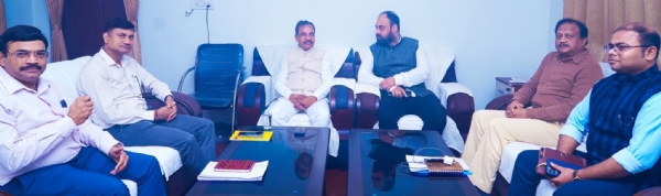 PARIBAHAN MANTRI WITH MLA DISCUSSION PARIBAHAN MANTRI WITH MLA DISCUSSION