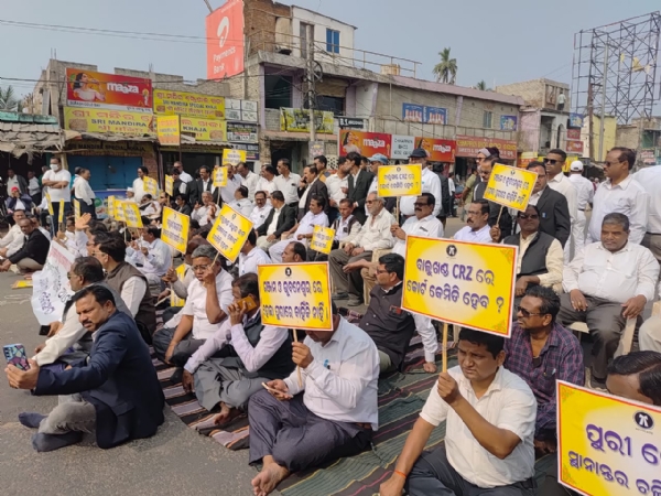 ନୂଆ କୋର୍ଟ କମ୍ପ୍ଲେକ୍ସକୁ ବିରୋଧ କରି ଆଇନଜୀବୀଙ୍କ ରାସ୍ତାରୋକ