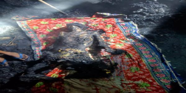 ଜଳିଗଲା ଚାଳଛପର ଘର, ବୃଦ୍ଧ ଜୀବନ୍ତ ଦଗ୍ଧ