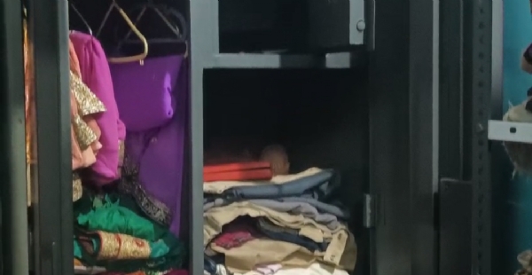 ଘରେ ପଶି କଳା କନା ବୁଲେଇଲେ ଚୋର