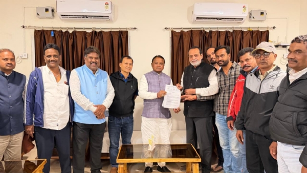 ପୂର୍ବତନ ମନ୍ତ୍ରୀଙ୍କ ନେତୃତ୍ବରେ ମୁଖ୍ୟମନ୍ତ୍ରୀଙ୍କୁ ସାକ୍ଷାତ, ସେୱା ପେପରମିଲ ପୁନଃକାର୍ଯ୍ୟକ୍ଷମ ନେଇ ଆଲୋଚନା