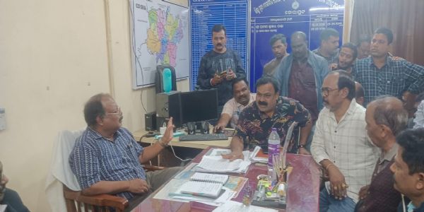 ଯୋଗାଣ ଅଧିକାରୀଙ୍କୁ ଭେଟିଲେ ମିଲର ସ˚ଘ ମିଲର ଉଠାଇବେ ଝୋଟ ଅଖାରେ ଧାନ