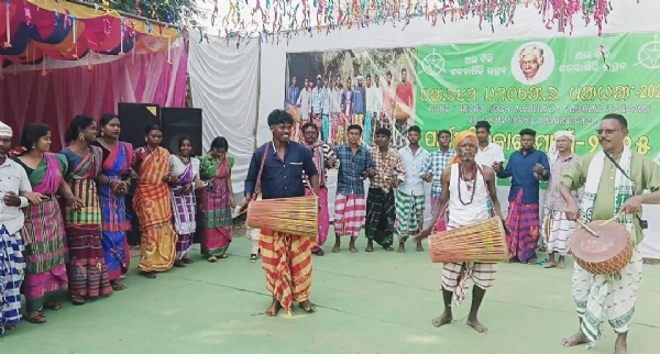 ମାରଂଗୁରୁ ଆଦିବାସୀ ସଂ।ସ୍କୃତିକ ସଂଘ ପକ୍ଷରୁ ସାନ୍ତାଳୀ ଭାଷା ଦିବସ ଏବଂ ଅଲଚିକି ଶତବାର୍ଷିକୀ ଉତ୍ସବ।