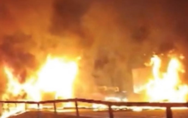 କର୍ଣ୍ଣାଟକର ଚିତ୍ରଦୁର୍ଗରେ ଟ୍ରକ୍ ସହିତ ଧକ୍କା ହେବା ପରେ ବସ୍ ରେ ଲାଗିଲା ନିଆଁ: ୯ ଯାତ୍ରୀ ଜୀବନ୍ତ ଦଗ୍ଧ