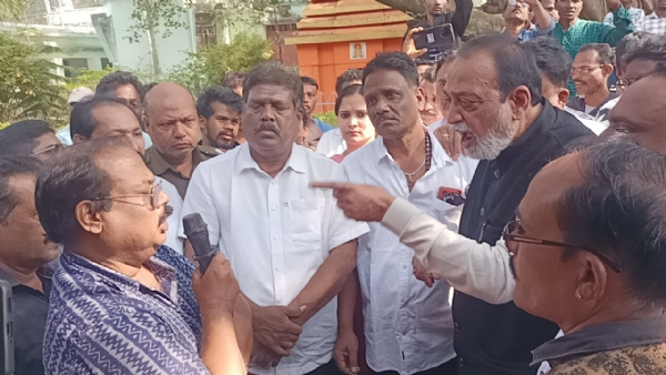 ଚାଷିଙ୍କ ଧାନ କ୍ରୟ ଦାବିରେ ଜିଲା ଯୋଗାଣ ଅଧିକାରିଙ୍କ କାଯ୍ୟାଳୟ ଘେରାଉ କଲା ବିଜେଡି