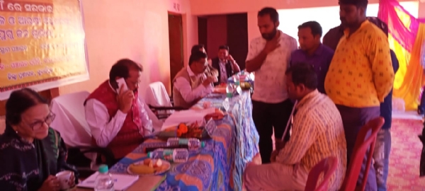 ସୁବର୍ଣ୍ଣପୁର ଜିଲ୍ଲାର ବୀରମହାରାଜପୁର ବ୍ଲକ ସ୍ତରୀୟ ଜିଲ୍ଲାପାଳ ଓ ଆରକ୍ଷୀ ଅଧିକ୍ଷକଙ୍କ ଯୁଗ୍ମ ଅଭିଯୋଗ ଶୁଣାଣି ଶିବିର ବୀରମହାରାଜପୁର ପଞ୍ଚାୟତ ସମିତି ଅନ୍ତର୍ଗତ ଲୁତୁରପଙ୍କ ଗ୍ରାମ ପଞ୍ଚାୟତ କାର୍ଯ୍ୟାଳୟ ସ୍ଥିତ ସମ୍ମୁଖ ପ୍ରାଙ୍ଗଣ ଠାରେ ଅନୁଷ୍ଠିତ : ସୁବର୍ଣ୍ଣପୁର ଜିଲ୍ଲାର ବୀରମହାରାଜପୁର ବ୍ଲକ ସ୍ତରୀୟ ଜିଲ୍ଲାପାଳ ଓ ଆରକ୍ଷୀ ଅଧିକ୍ଷକଙ୍କ ଯୁଗ୍ମ ଅଭିଯୋଗ ଶୁଣାଣି ଶିବିର ବୀରମହାରାଜପୁର ପଞ୍ଚାୟତ ସମିତି ଅନ୍ତର୍ଗତ ଲୁତୁରପଙ୍କ ଗ୍ରାମ ପଞ୍ଚାୟତ କାର୍ଯ୍ୟାଳୟ ସ୍ଥିତ ସମ୍ମୁଖ ପ୍ରାଙ୍ଗଣ ଠାରେ ଅନୁଷ୍ଠିତ :