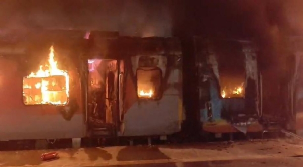 ଟ୍ରେନରେ ଲାଗିଲା ନିଆଁ