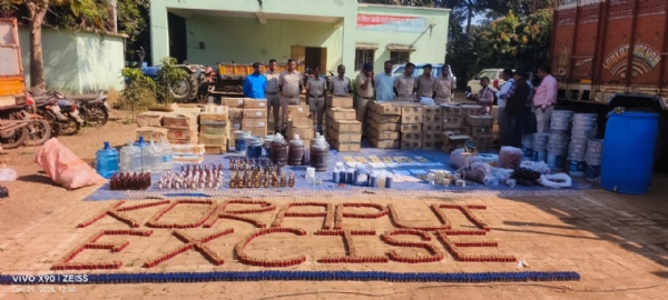 ନକଲି ବିଦେଶି ମଦ କାରାଖାନା ଉପରେ  ଅବକାରି ବିଭାଗର ଚଢାଉ