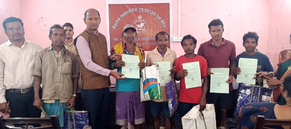 ବଣ୍ଡାଘାଟି ସ୍ଥିତ ଅଣ୍ଡ୍ରlହାଲ ଗ୍ରାମ ପଞ୍ଚାୟତ ଠାରେ ଜିଲ୍ଲାପାଳଙ୍କ ଯୁଗ୍ମ ଅଭିଯୋଗ ଶୁଣାଣି ଶିବିର