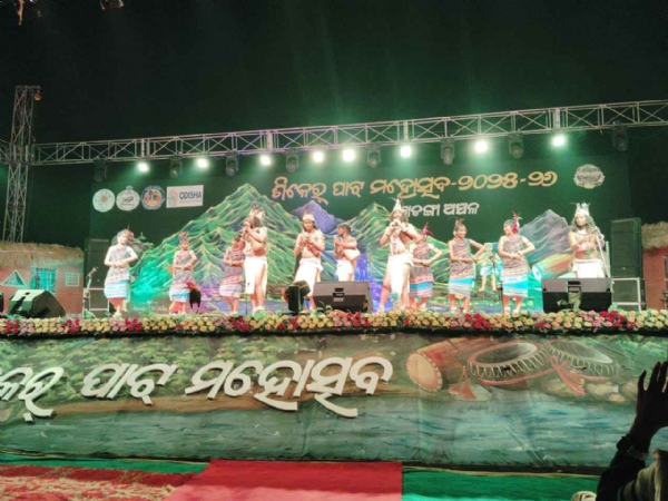 ଶିକେରପାଟ୍ ମହୋତ୍ସବ ୨୦୨୫–୨୬ ଉଦଯାପିତ ଆଦି ସଂସ୍କୃତି ପୁନର୍ଜୀବିତ — ଘୁଡୁକା ନାଚର ତାଳେ ଝୁମିଲେ ଦର୍ଶକ, ଶିକେରପାଟ୍ ମହୋତ୍ସବ ୨୦୨୫–୨୬ ଉଦଯାପିତ ଆଦି ସଂସ୍କୃତି ପୁନର୍ଜୀବିତ — ଘୁଡୁକା ନାଚର ତାଳେ ଝୁମିଲେ ଦର୍ଶକ,