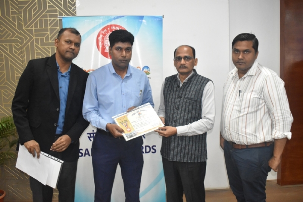 ସମ୍ବଲପୁର ଡିଭିଜନର ସଜାଗ ରେଳବାଇ କର୍ମଚାରୀ ପୁରସ୍କୃତ