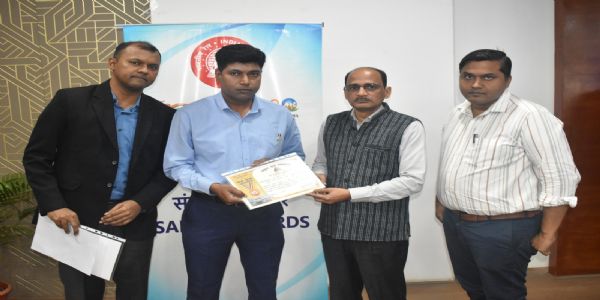 ସମ୍ବଲପୁର ଡିଭିଜନର ସଜାଗ ରେଳବାଇ କର୍ମଚାରୀ ପୁରସ୍କୃତ