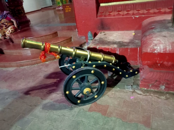 ଆଧିଷ୍ଟାତ୍ରୀ ମା ଭଗବଦୀ ମନ୍ଦିରରେ ଲାଗିକ ୨ଟି ତୋପ