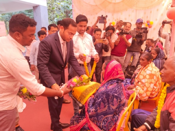 ବଲାଙ୍ଗୀର ଜିଲ୍ଲା ର ବିଭିନ୍ନ ବ୍ଲକ ଓ ପୌରାଞ୍ଚଳ ରୁ ଚୟନୀତ ୧୪୦ ଜଣ ତୀର୍ଥଯାତ୍ରୀ ରାମେଶ୍ଵରମ-ମଦୁରାଇ ଅଭିମୁଖେ ଯାତ୍ରା