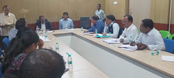 ବେସାମରିକ ଯୋଗାଣ ନିଗମ, ଶ୍ରୀ କେ.ସୁଦର୍ଶନ ଚକ୍ରବର୍ତ୍ତୀଙ୍କ ସୁବର୍ଣ୍ଣପୁର ଜିଲ୍ଲା ଗସ୍ତ ଓ ସୁବର୍ଣ୍ଣପୁର ଜିଲ୍ଲାର ଖରିଫ ଧାନ କ୍ରୟ  ସମ୍ବନ୍ଧୀୟ ଜିଲ୍ଲା ସ୍ତରୀୟ ସମୀକ୍ଷା ବୈଠକ।