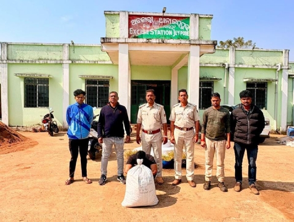 ଗଞ୍ଜେଇ ଚାଲାଣ ବେଳେ ଚଢାଉ, ଜଣେ ଗିରଫ ଗଞ୍ଜେଇ ଚାଲାଣ ବେଳେ ଚଢାଉ, ଜଣେ ଗିରଫ