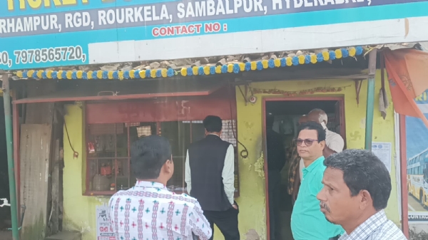 ଘରୋଇ ଟିକଟ କାଉଣ୍ଟର ସିଲ କଲା ପ୍ରଶାସନ ଘରୋଇ ଟିକଟ କାଉଣ୍ଟର ସିଲ କଲା ପ୍ରଶାସନ