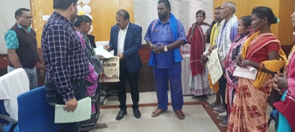 ସୁବର୍ଣ୍ଣପୁର ଜିଲ୍ଲାର ଆଦିବାସୀ ସମ୍ପ୍ରଦାୟ ଜନସାଧାରଣଙ୍କ ସ୍ଵତନ୍ତ୍ର ଅଭିଯୋଗ ଶୁଣାଣି ଶିବିର ଅନୁଷ୍ଠିତ। ସୁବର୍ଣ୍ଣପୁର ଜିଲ୍ଲାର ଆଦିବାସୀ ସମ୍ପ୍ରଦାୟ ଜନସାଧାରଣଙ୍କ ସ୍ଵତନ୍ତ୍ର ଅଭିଯୋଗ ଶୁଣାଣି ଶିବିର ଅନୁଷ୍ଠିତ।